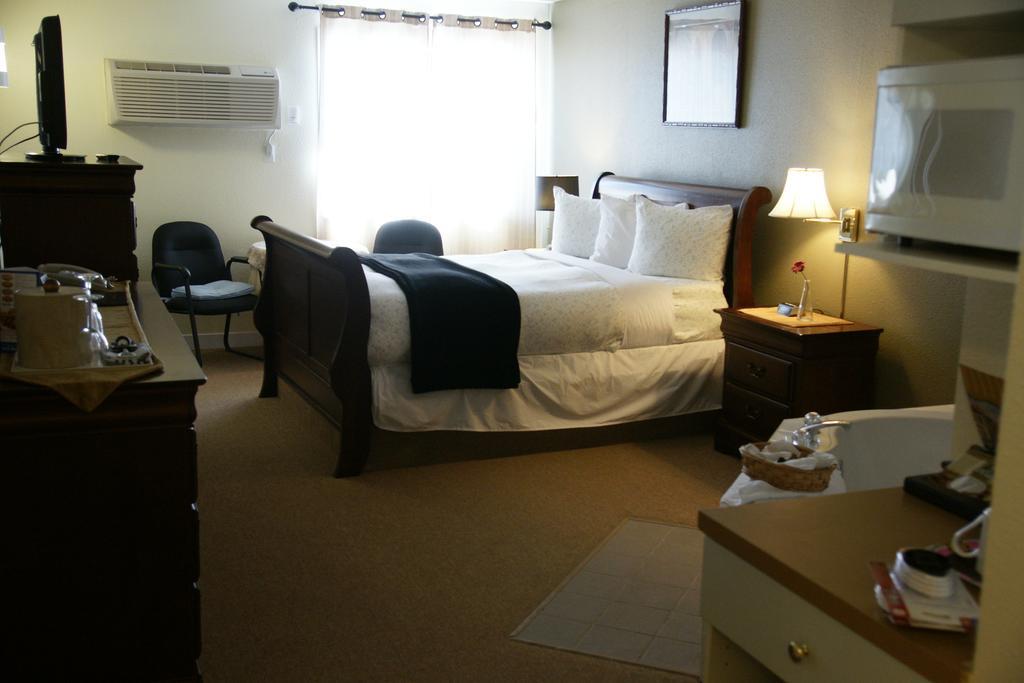 R&R Inn & Suites Motel Camrose